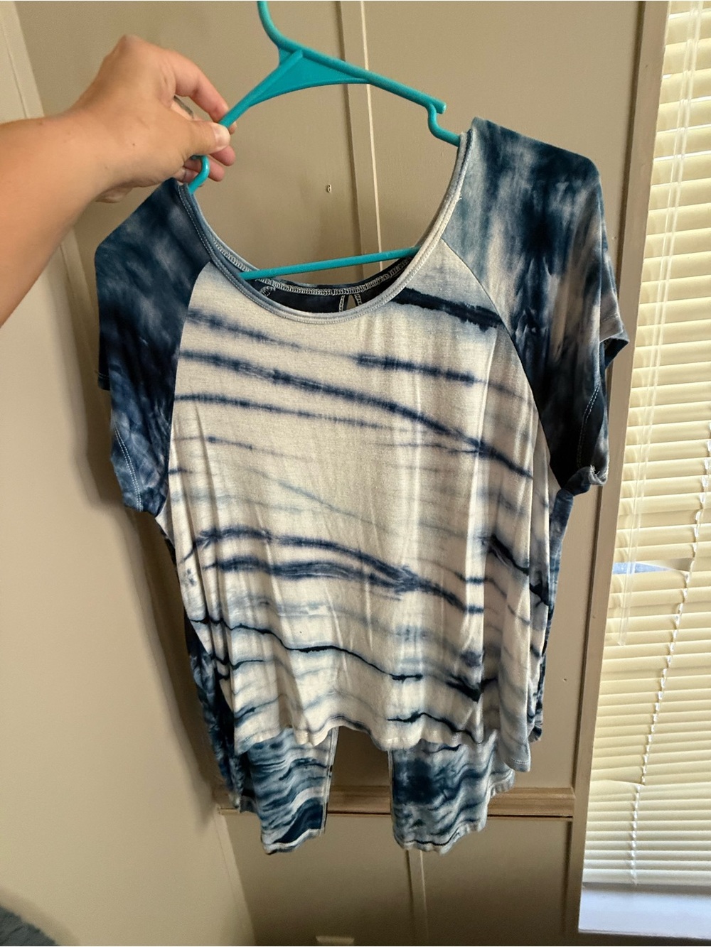 Forever 21 Tie-Dye Short Sleeve Women’s Top - Navy and White size small